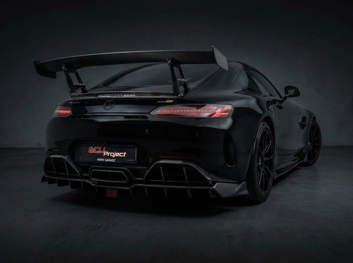 Sportowy samochód z pakietem aerodynamicznym — planowana oferta EcuProject