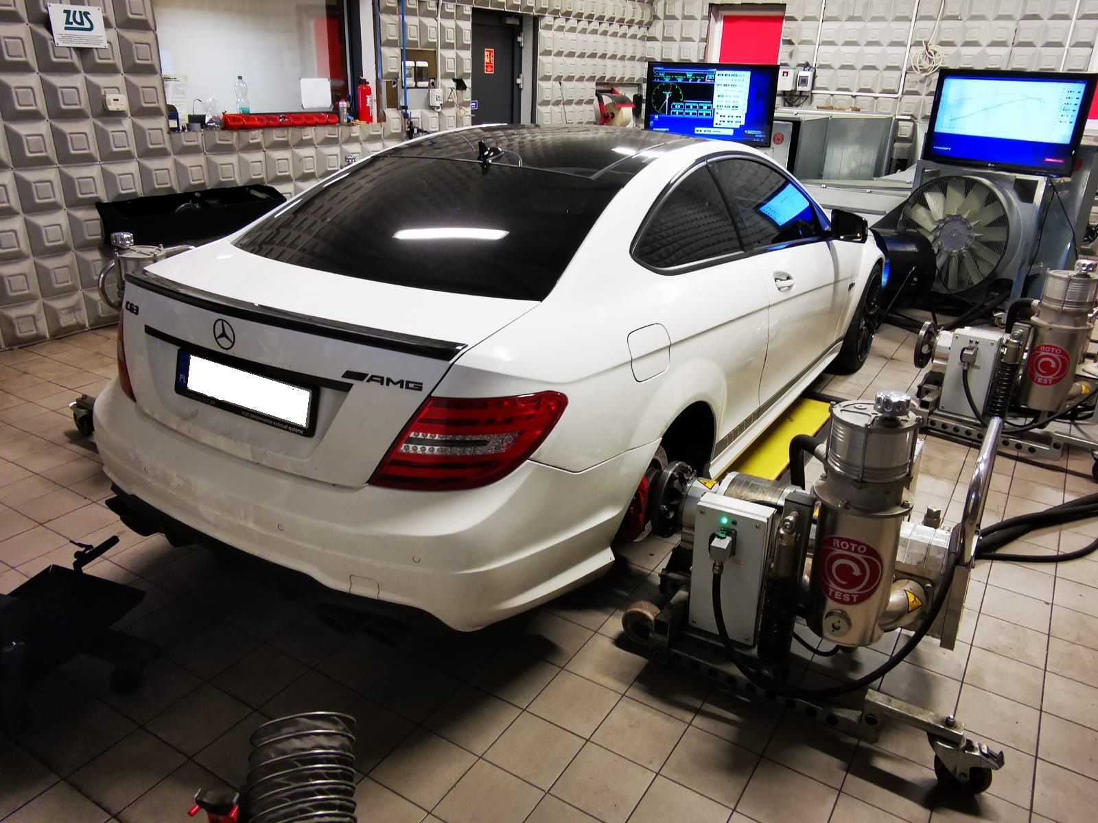 Mercedes-AMG C63 W204 Stage 2 - ponad 560 KM i 670 Nm