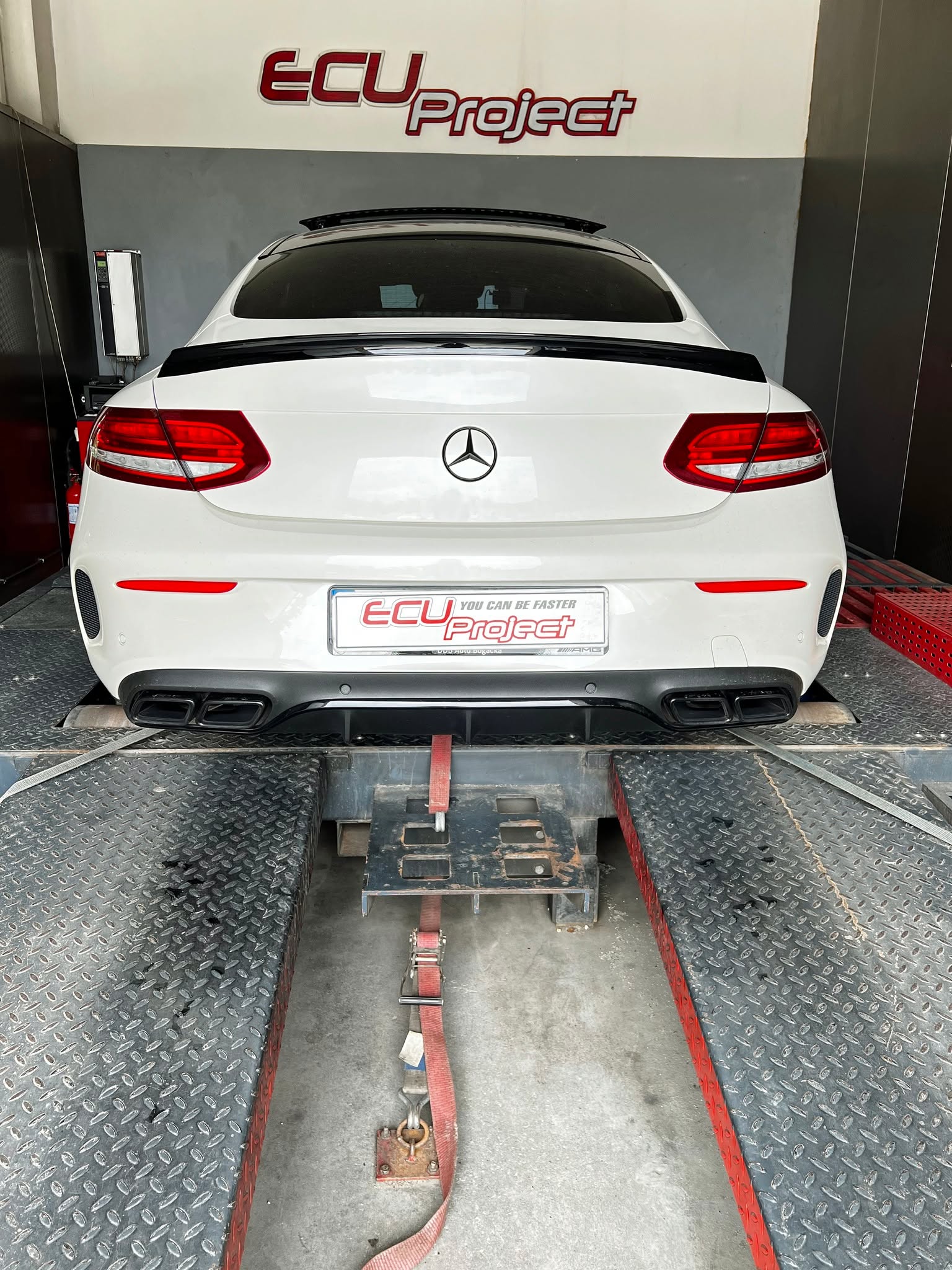 Mercedes-AMG C63 W205 Stage 2 - 600 KM i 882 Nm